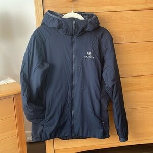 Arcteryx womens Atom hoodie jacket size Large , navy blue